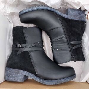 Naot Poet N1Z Black Combo Leather Ankle Boots 41 L10 Block Heel Zip Strap Detail